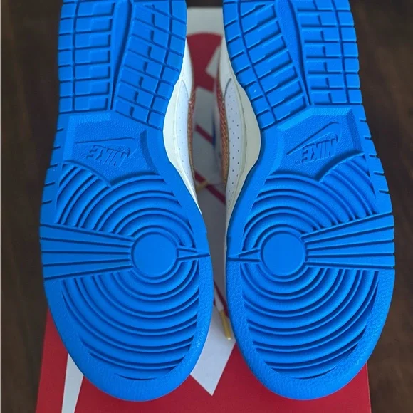 Nike Dunk low Retro SE- White and Blue (New -Size 6.5 Mens/Size 8 in Woman’s). - Picture 3 of 4